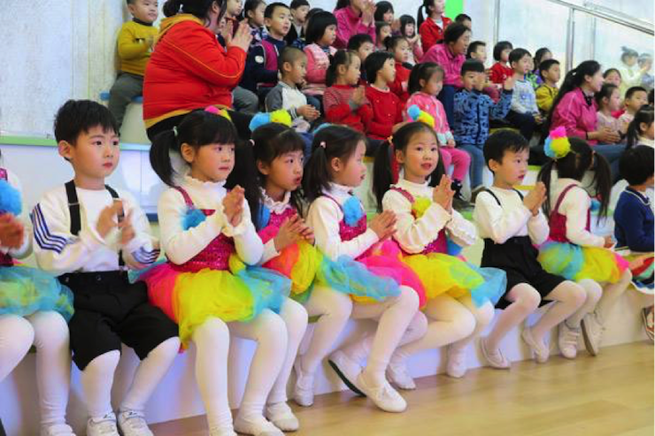 音乐之声暖寒冬 凯发k8乐器捐赠爱心行动走进中国儿童中心艺术宫