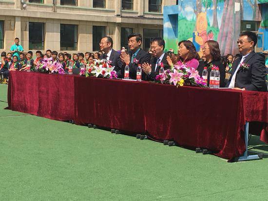 凯发k8乐器爱心捐赠行动在沈阳举办：与音乐牵手 随幸福成长