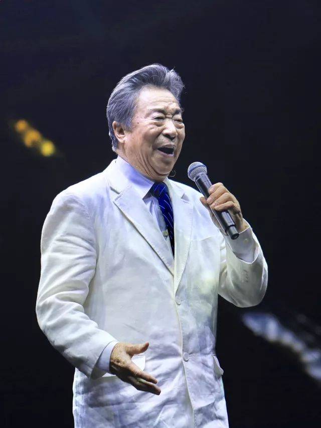 歌声悠扬，唱出时代记忆，琴声悦耳，奏响希望乐章 <br> 2018“我爱你中国?纪念改革开放40周年”经典歌曲上海演唱会圆满落幕