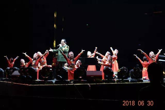 歌声悠扬，唱出时代记忆，琴声悦耳，奏响希望乐章 <br> 2018“我爱你中国?纪念改革开放40周年”经典歌曲上海演唱会圆满落幕