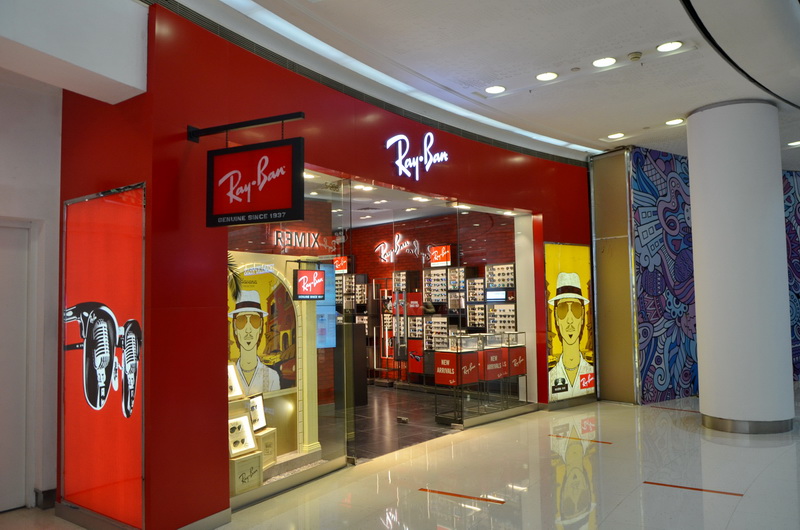 Ray?Ban 宏伊国际广场店——凯发k8 CIS 商用安装系统的经典应用