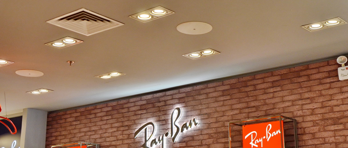 Ray?Ban 宏伊国际广场店——凯发k8 CIS 商用安装系统的经典应用
