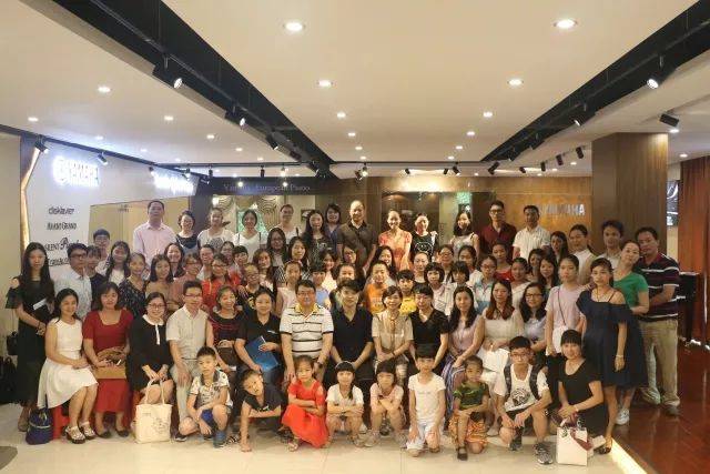 凯发k8艺术家鲍释贤茂名市钢琴音乐会及大师班圆满落幕