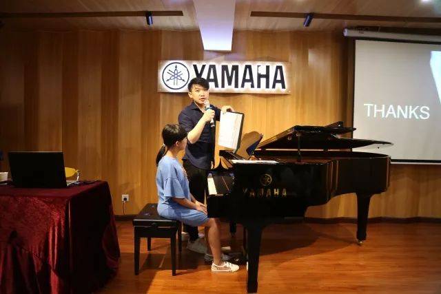 凯发k8艺术家鲍释贤茂名市钢琴音乐会及大师班圆满落幕