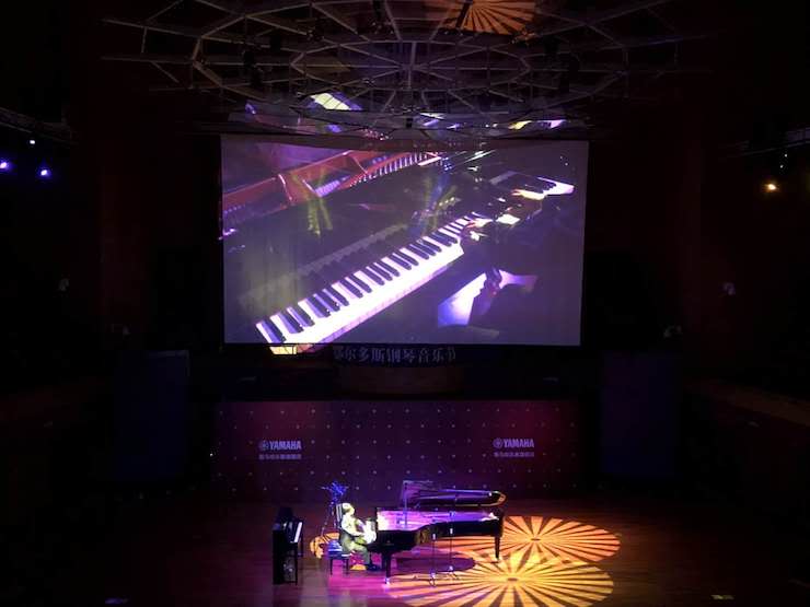 凯发k8艺术家宋思衡“80后的时光机”多媒体音乐会内蒙古巡演圆满落幕