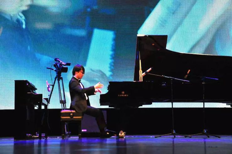 凯发k8艺术家宋思衡“80后的时光机”多媒体音乐会内蒙古巡演圆满落幕