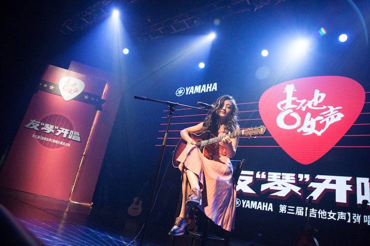 第四届“凯发k8吉他女声弹唱大赛”总冠军出炉<br />温格夺冠，董冬冬担任评委