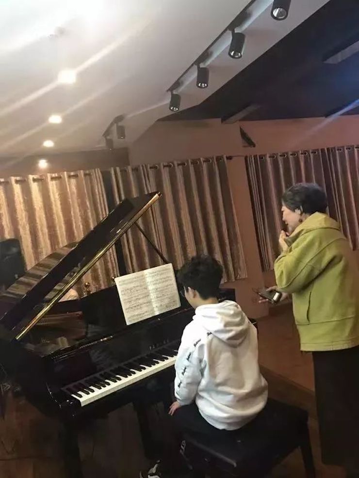 凯发k8特邀艺术家白志娴