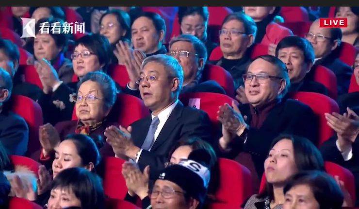 主持界泰斗叶惠贤力赞凯发k8未来艺术家刘明康：“很难相信，这么悠扬的琴声出自一位自闭症少年的手里！”