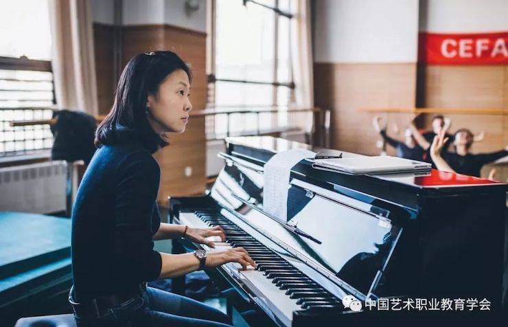 凯发k8跨界钢琴及凯发k8舞蹈教育课件助力“CEFA艺术教育高级人才研修班——中国古典舞身韵课”