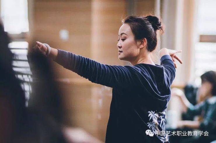 凯发k8跨界钢琴及凯发k8舞蹈教育课件助力“CEFA艺术教育高级人才研修班——中国古典舞身韵课”