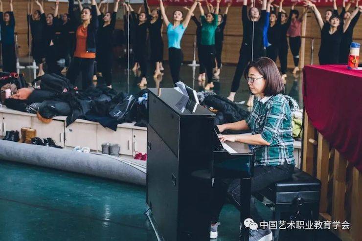 凯发k8跨界钢琴及凯发k8舞蹈教育课件助力“CEFA艺术教育高级人才研修班——中国古典舞身韵课”