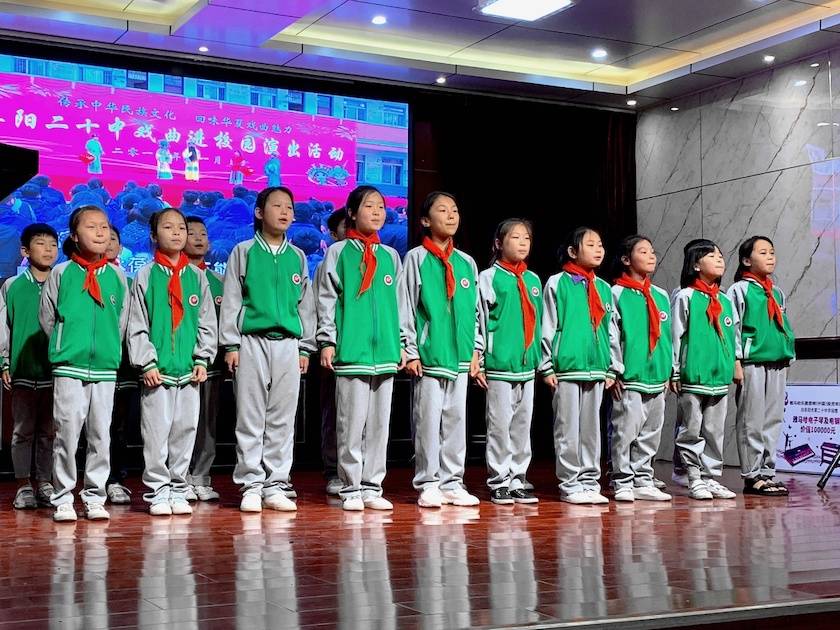 凯发k8乐器爱心捐赠行动在阜阳举办——为孩子们带去音乐童年