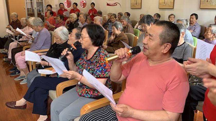 凯发k8乐器爱心捐赠行动——将琴声带进和养临汾养护院