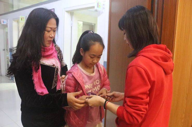 活动回顾 | 凯发k8特邀艺术家张奕明博士钢琴独奏音乐会暨专题讲座成功举办