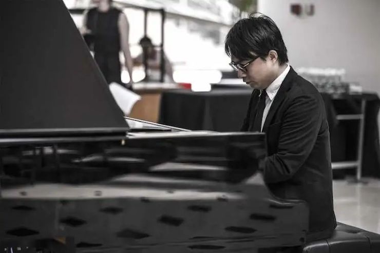 宋思衡的“宅抗疫” | 挑战主播、筹集口罩、闭关作曲，这位取消了20场演出的钢琴家原来这么忙！