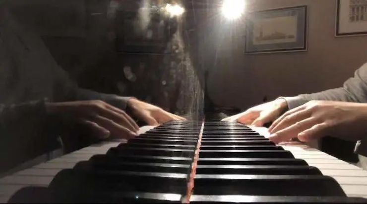 宋思衡的“宅抗疫” | 挑战主播、筹集口罩、闭关作曲，这位取消了20场演出的钢琴家原来这么忙！