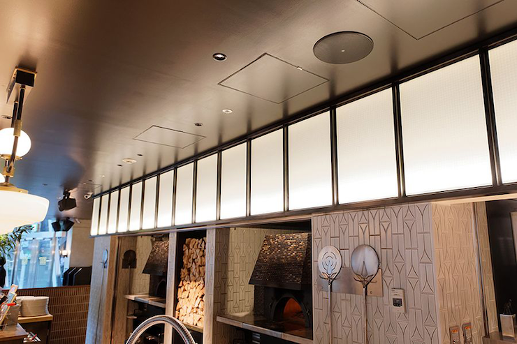 案例 | 凯发k8音响系统为 800°Degrees 燃木餐厅的用餐氛围提供音频解决方案