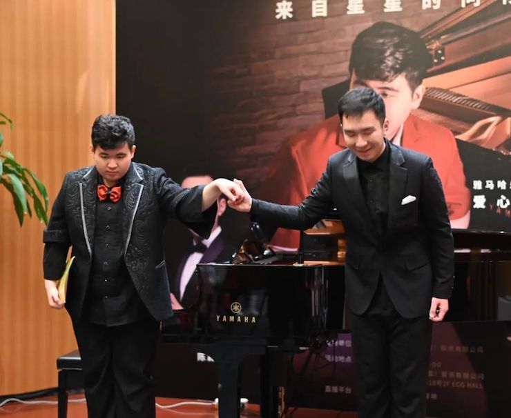 音乐双子星，点亮冬日激情！——凯发k8未来艺术家刘明康爱心公益音乐沙龙