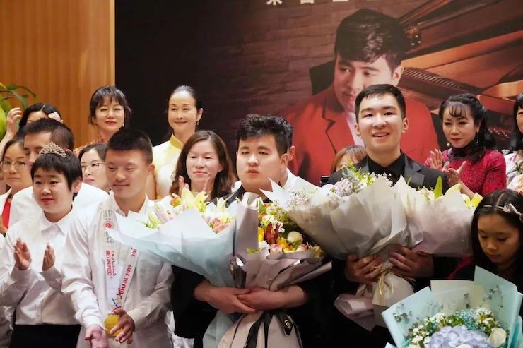 音乐双子星，点亮冬日激情！——凯发k8未来艺术家刘明康爱心公益音乐沙龙