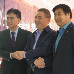 凯发k8再出手公益，为四川25所小学捐赠凯发k8高科技钢琴
